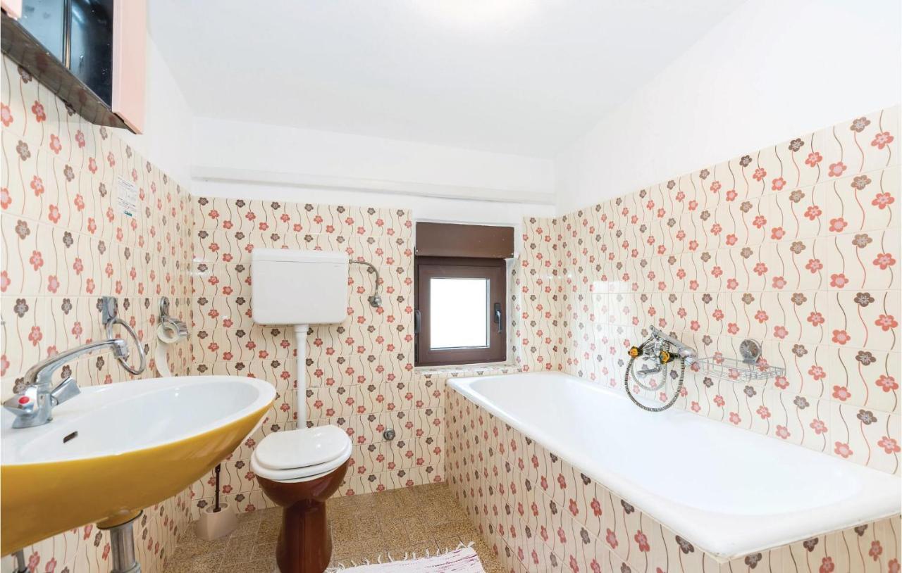 Cozy Apartment In Novi Vinodolski With Kitchen Eksteriør billede