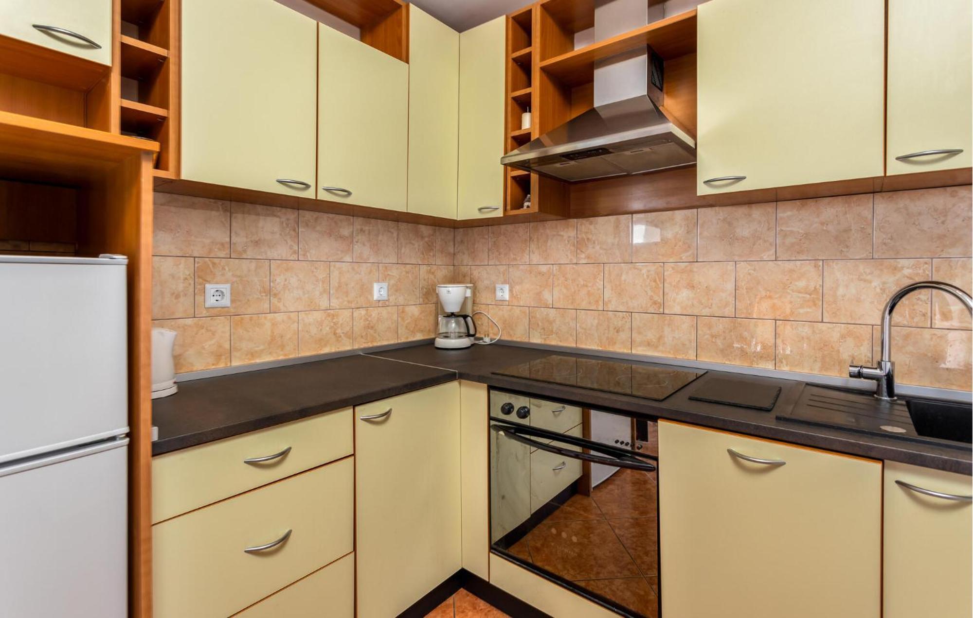 Cozy Apartment In Novi Vinodolski With Kitchen Eksteriør billede
