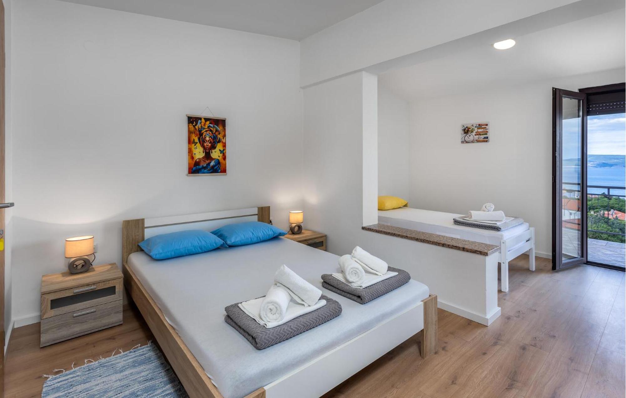 Cozy Apartment In Novi Vinodolski With Kitchen Eksteriør billede